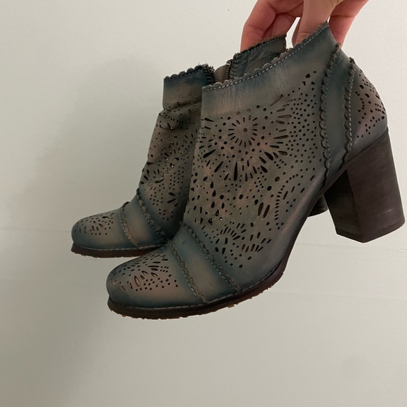 Women’s Heeled Booties - Picture 1 of 5